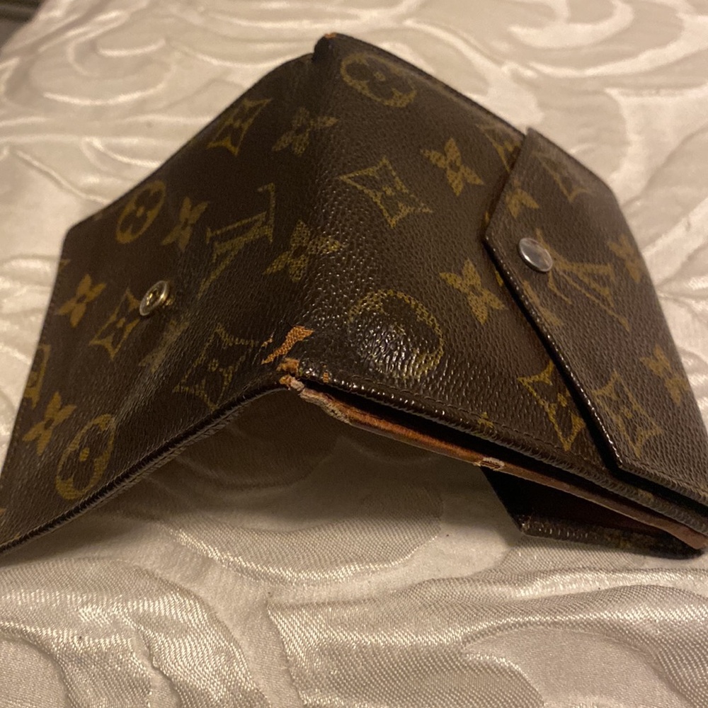 Louis Vuitton Wallet - Picture 5 of 8